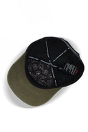 Vista lateral Gorra Caqui-Negro Béisbol Premium