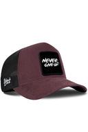 Gorra Café-Negro Trucker con Parche Never Give Up