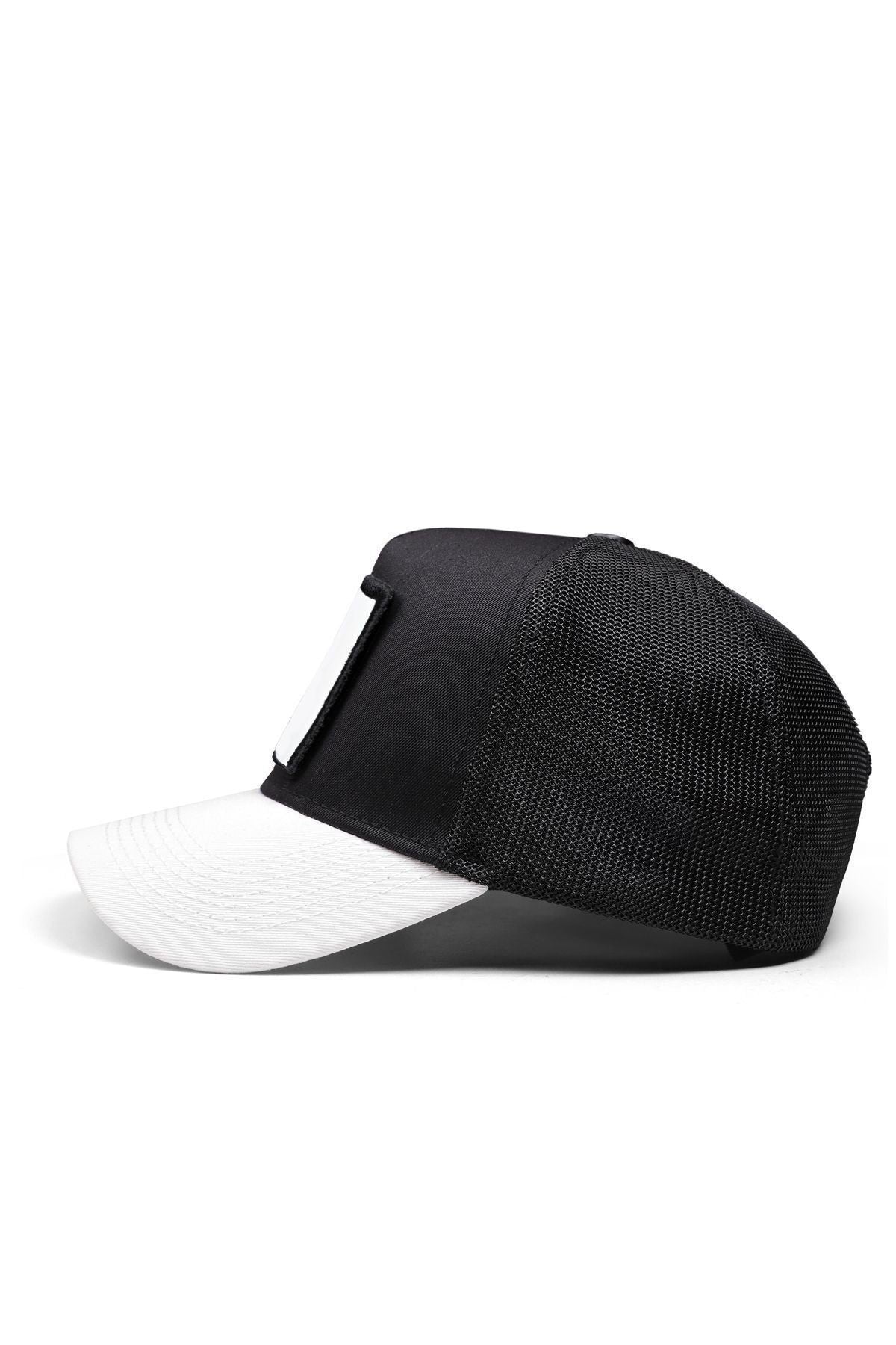 Gorra Blanco-Negro Trucker - Vista trasera con logo | BlackBörk España