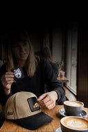 <h1><strong>UNA GORRA</strong><br/></h1>